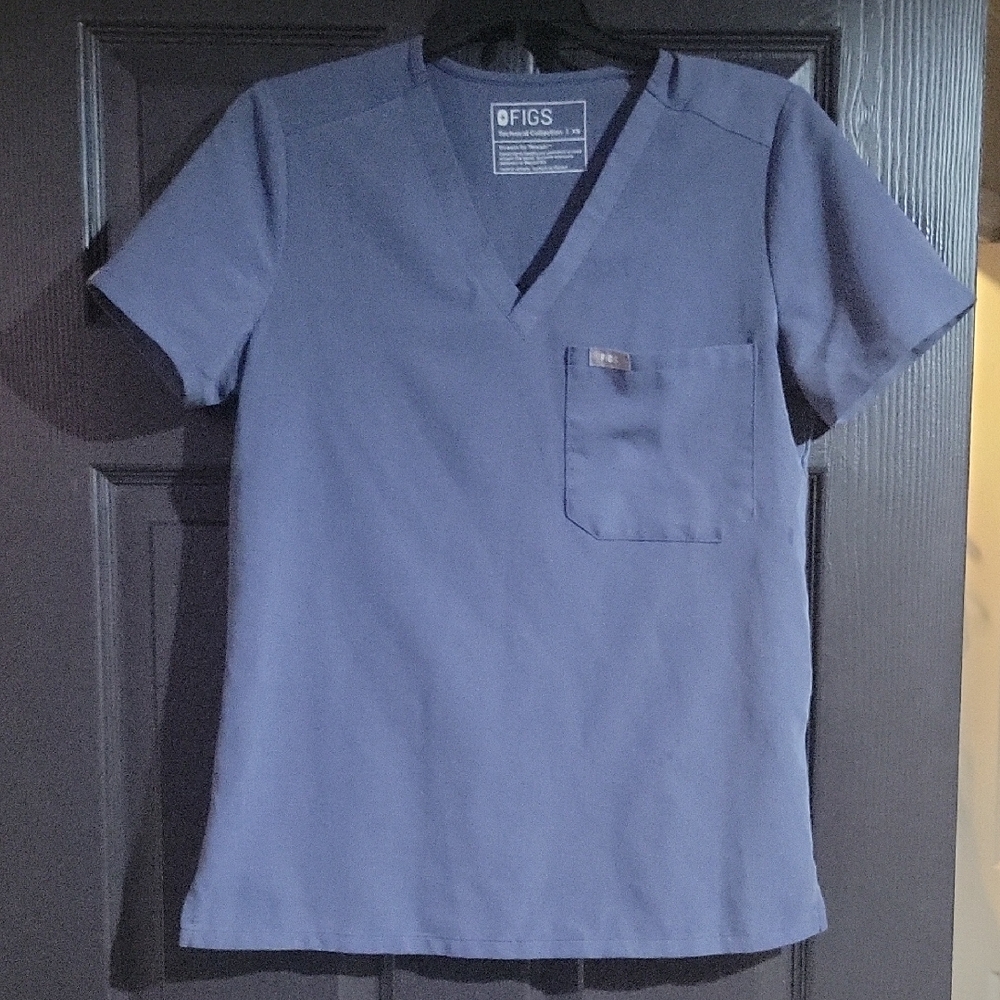 Set! Figs Women's Short Sleeve V-Neck Tee And Zamora Joggers Set in Periwinkle.